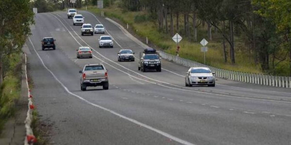 Traffic travelling on a divided highway